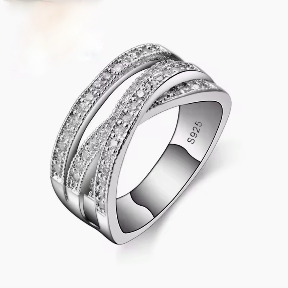 Elegant Silver Band Ring 925